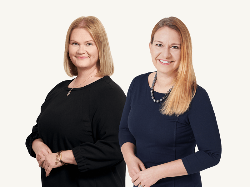 Nooa Säästöpankin lakipankkiirit Mirella Martiskainen ja Piia Jeremejeff.