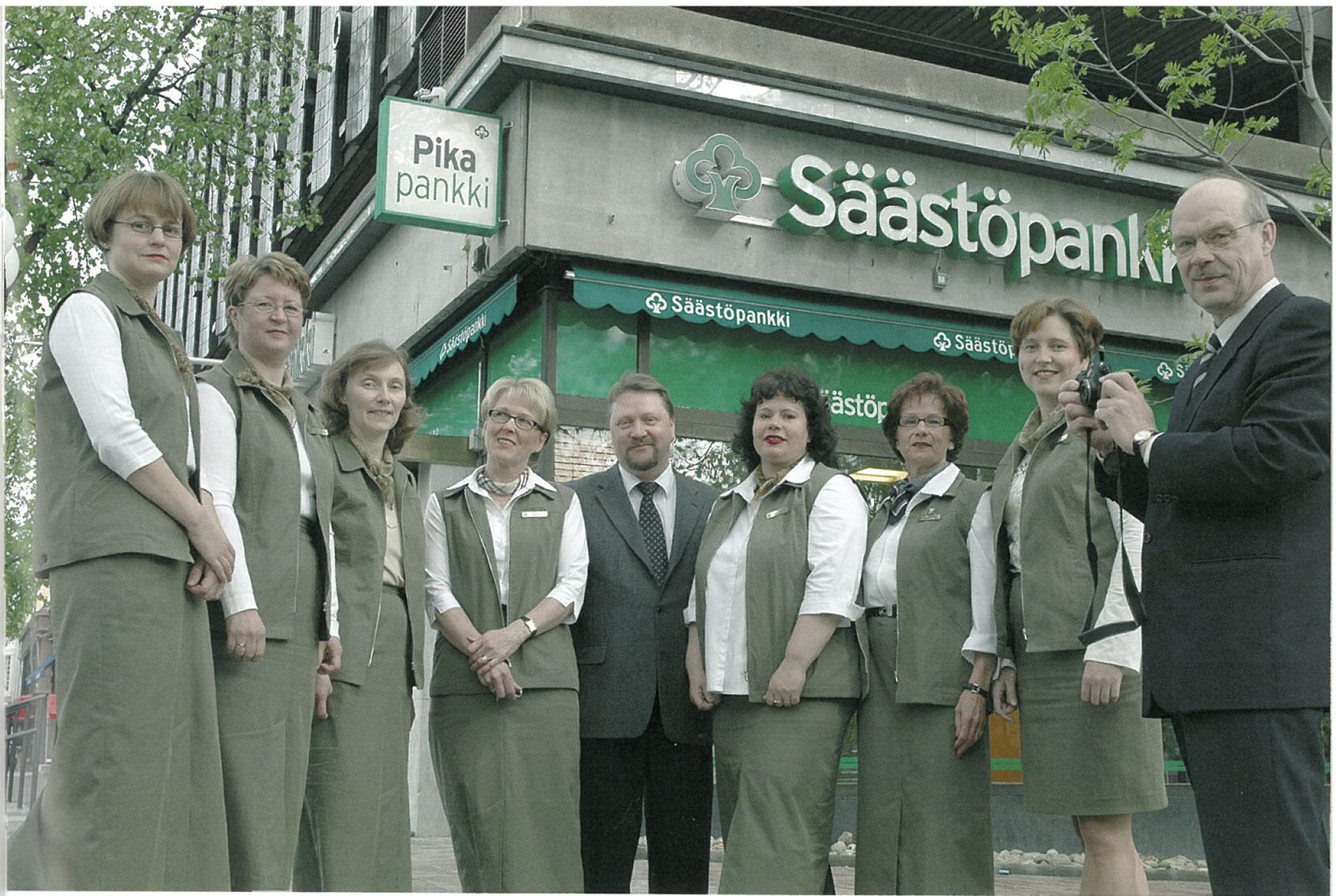 Someron Säästöpankin Salon konttorin avajaiset vuona 2002.