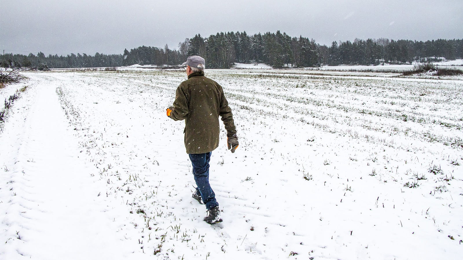Maanviljelijä Juha-Pekka Aikola.